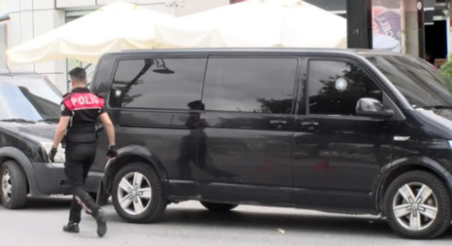 Adliye önünde silahlı çatışma! İki grup birbirine girdi - Resim : 1