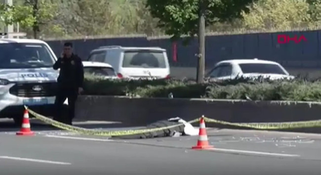 Ankara'da feci kaza! Üst geçitten düşüp otomobilin altında kaldı - Resim : 3