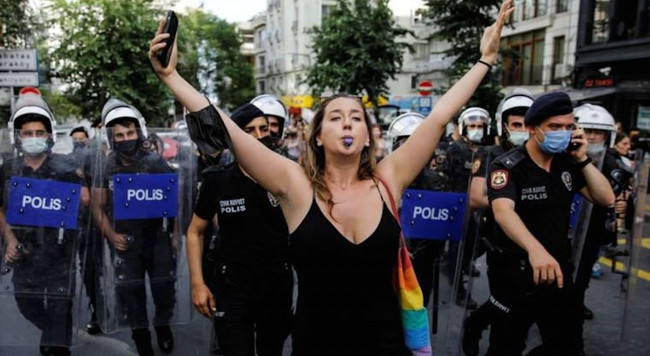 Madonna’dan İstanbul paylaşımı! ‘Neden bu kadar çok polis var?’ - Resim : 2