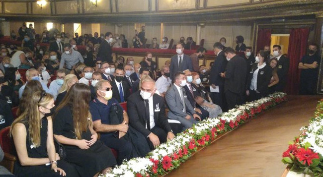 Büyük usta Ferhan Şensoy’a veda! İki kardeş gözyaşlarına boğuldu... - Resim : 8