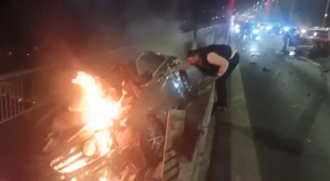 Fatih Sultan Mehmet Köprüsü'nde ortalık savaş alanına döndü - Resim : 1