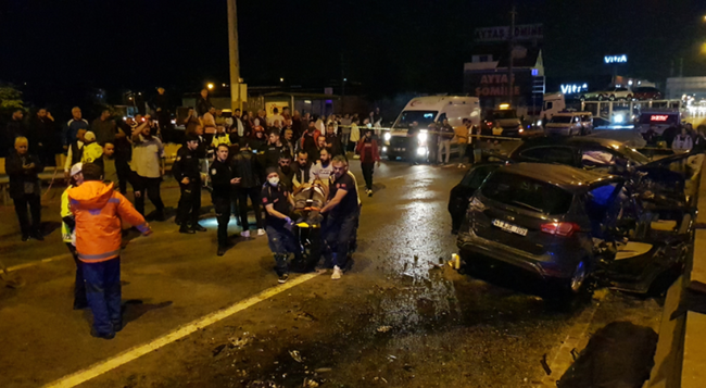 D-130 kara yolunda feci kaza: 2 ölü, 7 yaralı - Resim : 1