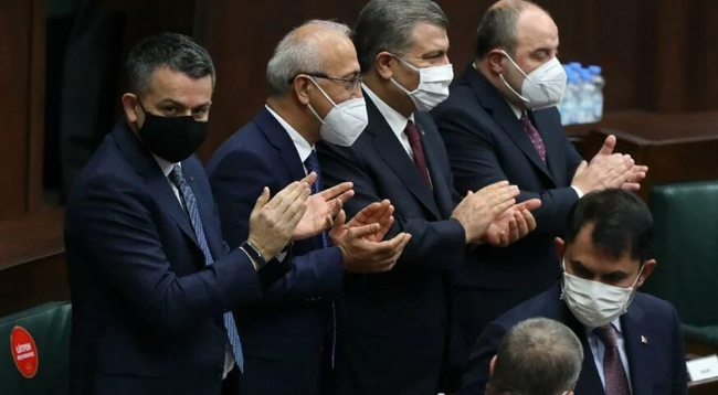 Faiz krizinde karşı karşıya gelmişlerdi! Lütfi Elvan, Erdoğan'ı bu kez ayakta alkışladı - Resim : 3