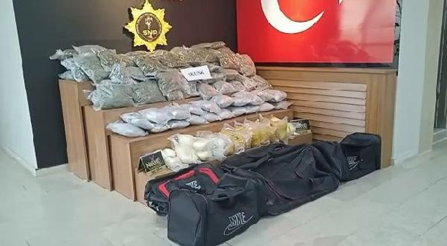 Üniversiteye ait araçta uyuşturucu yakalandı! Yurdun dört bir tarafında operasyon... - Resim : 2