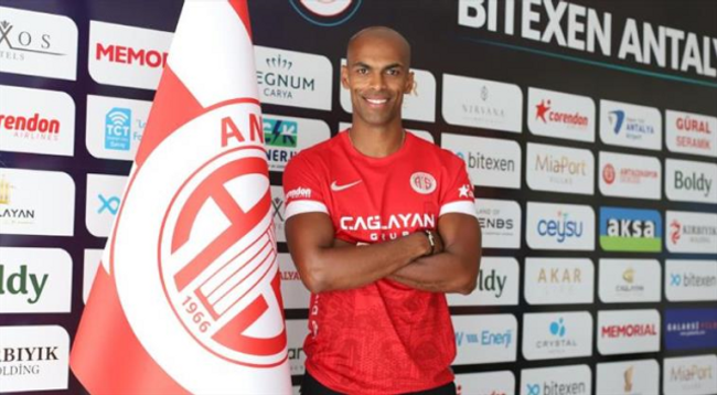 Süper Lig yıldızının oğlu feci kazada arabadan fırladı! Durumu ağır... Yoğun bakımda uyutulacak - Resim : 4