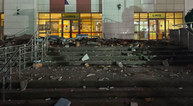 Hasar gören tek kamu binasını yapmıştı... Sabıkalı şirkete bir deprem ihalesi daha… - Resim : 1