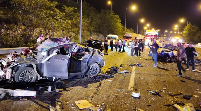 Adana'da zincirleme trafik kazası! Ölü ve yaralılar var - Resim : 2