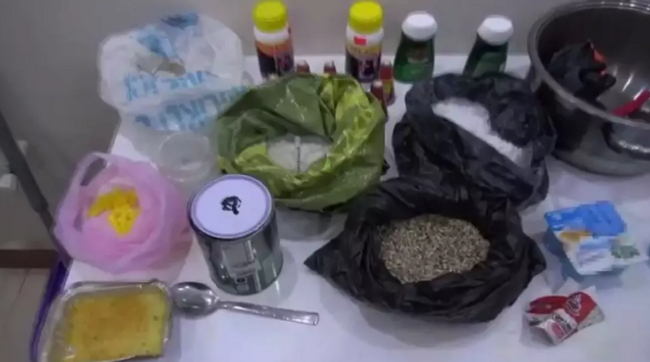 İstanbul'da bir AVM'de bomba dehşeti! Teröristler şans eseri yakalandı - Resim : 1