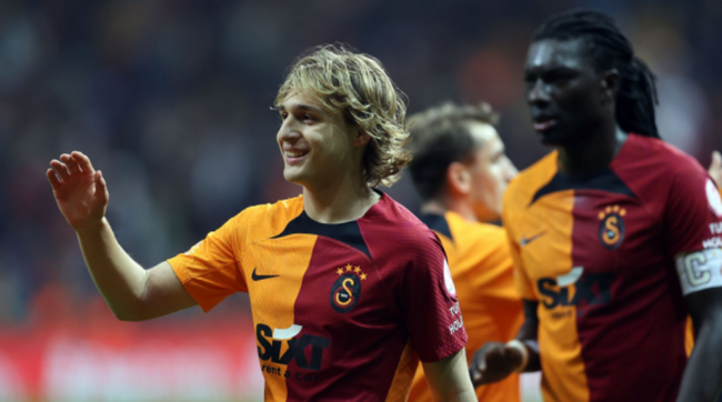 Arda Güler ile kıyaslanan Galatasaraylı futbolcu kulüpsüz kaldı - Resim : 1