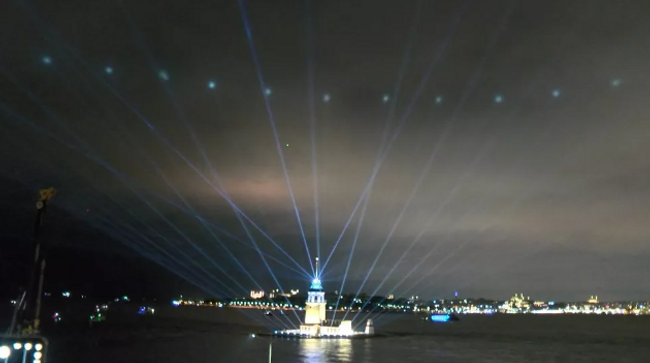 Kız Kulesi 20 ayın ardından lazer gösterisiyle geri döndü - Resim : 1