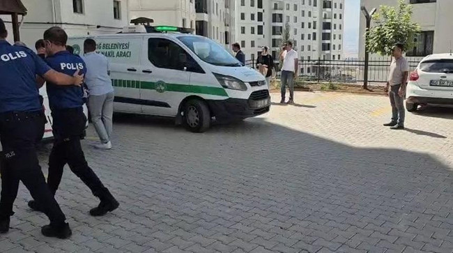 Elazığ’da yasak aşk kanlı bitti! Başkomiser evinde gördüğü jandarmayı öldürdü - Resim : 1