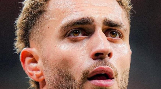 Galatasaray tribünlerinde Barış Alper ayrışması! Destek de var tepki de - Resim : 1