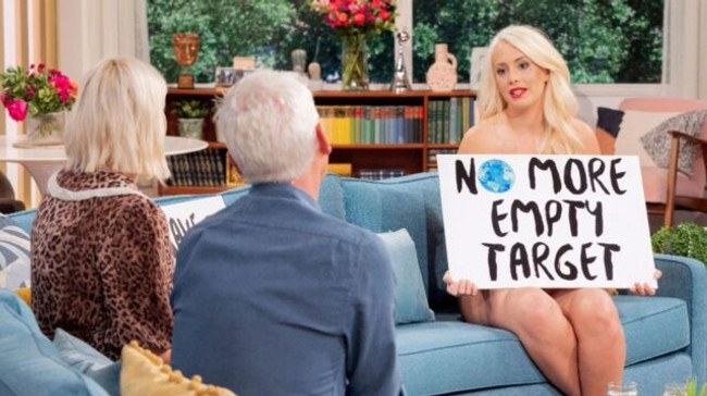 Hayrete düşüren olay! Canlı yayına çırılçıplak çıktı! - Resim : 1