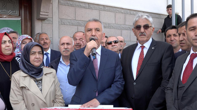 AKP'nin adaylığını kabul etmediği Adem Ceylan mazbatasını aldı - Resim : 1
