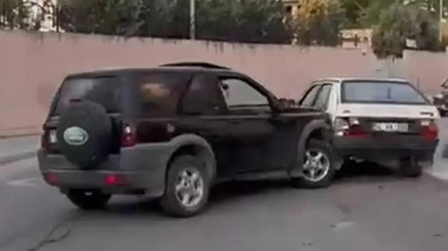 Eşine kızdı cipiyle aracını hurdaya çevirdi! Yol ortasında intikam sürüşü - Resim : 1