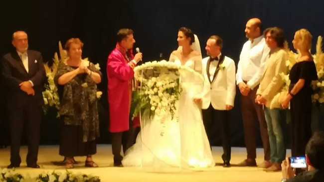 Orçun Kaptan ve Damla Cercisoğlu dünyaevine girdi! 16 yıllık tanışıklık evliliğe dönüştü… - Resim : 1
