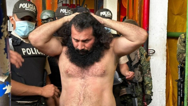 Ekvador’da Kartel üyeleri canlı yayını bastı, sunucuyu rehin aldı! Ülke karıştı, OHAL ilan edildi… - Resim : 3