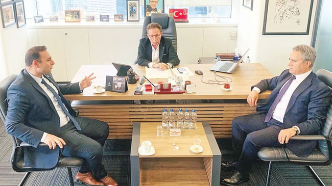 Arapça tabela kalkıyor, Türk bayrakları asılıyor! 20 yıl sonra CHP’ye geçmişti… - Resim : 1