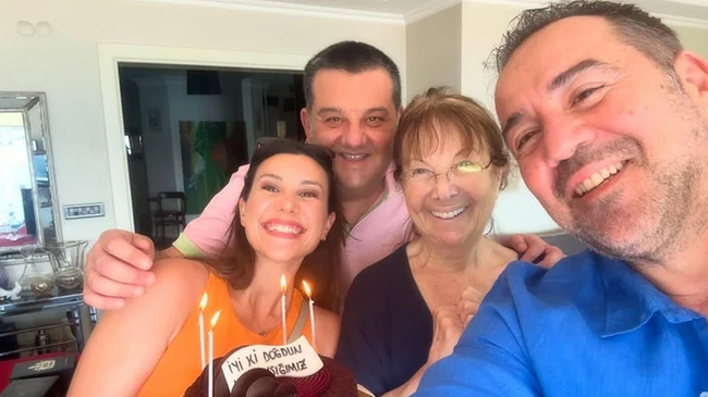 Ata Demirer yeni yaşında aşkını ilan etti - Resim : 1