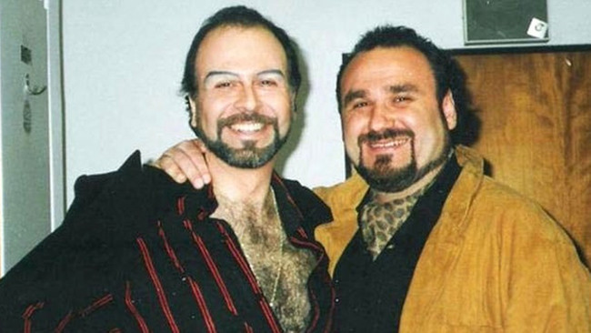 Hakan Aysev'den arkadaşa garip veda! Tabutuyla selfie yaptı - Resim : 1