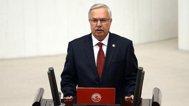 Akit muhabiri, AKP'li vekili kumar masasında yakalamış - Resim : 1