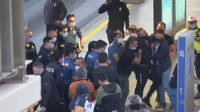 İstanbul'da metrobüste rehine krizi! Özel harekât devreye girdi, gözaltına alındı - Resim : 2