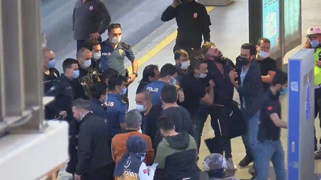 İstanbul'da metrobüste rehine krizi! Özel harekât devreye girdi, gözaltına alındı - Resim : 4