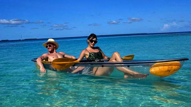 Kerem Bürsin ve Hande Erçel çiftinin keyifli anları! Tutup havaya kaldırdı… - Resim : 1