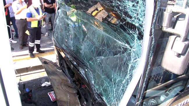 İstanbul'da metrobüs kazası: Yaralılar var - Resim : 1