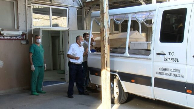 Büyük usta Ferhan Şensoy’a veda! İki kardeş gözyaşlarına boğuldu... - Resim : 1