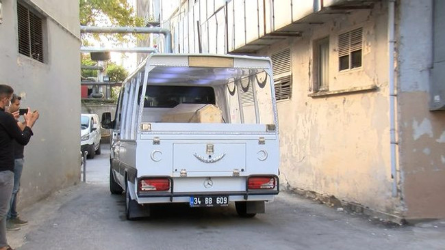 Büyük usta Ferhan Şensoy’a veda! İki kardeş gözyaşlarına boğuldu... - Resim : 2