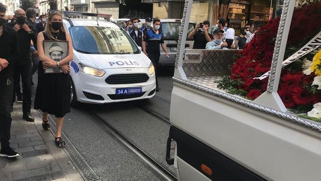 Büyük usta Ferhan Şensoy’a veda! İki kardeş gözyaşlarına boğuldu... - Resim : 4