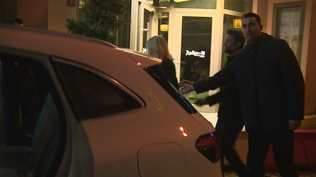 Seda Sayan yeni sevgilisiyle kameralara yakalandı! Yaş farkı dikkat çekti... - Resim : 1