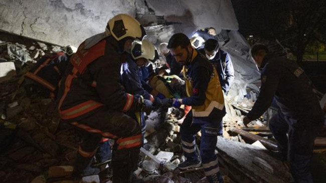 Ankara'da 3 katlı apartmanda LPG patlaması: Bina kısmen çöktü! 1 ölü, 5 yaralı - Resim : 7