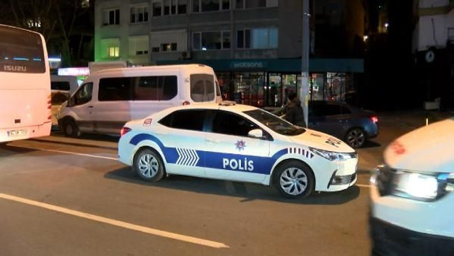 Sezen Aksu'nun evinin önünde eylem! - Resim : 2