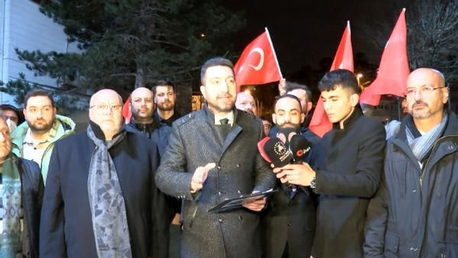 Sezen Aksu'nun evinin önünde eylem! - Resim : 3