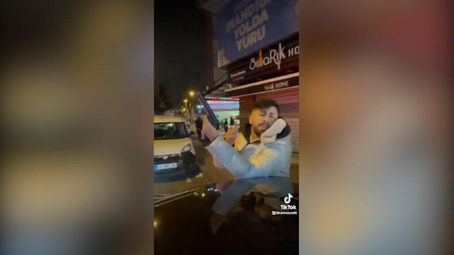 Sosyal medyada gündem oldu! Bekçinin magandanın elinden silahı aldığı anlar kamerada - Resim : 2