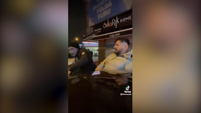 Sosyal medyada gündem oldu! Bekçinin magandanın elinden silahı aldığı anlar kamerada - Resim : 3