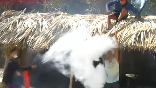 Survivor'da tehlikeli şakalaşma! "Yakacağım burayı" dedi, yangın tüpüyle müdahale edildi - Resim : 2