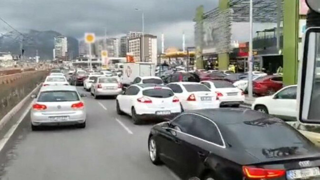 Akaryakıt zammı öncesi benzin istasyonlarında uzun kuyruk - Resim : 1