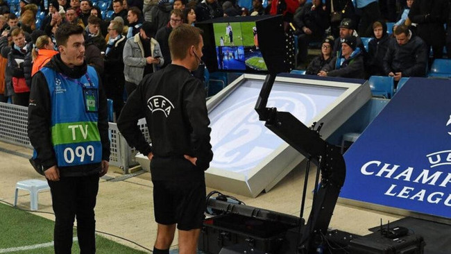 Yeni futbol kurallarına savaş darbesi! Rusya-Ukrayna gerilimi buraya da sıçradı - Resim : 1