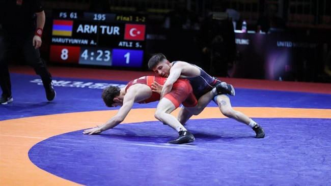 Feyzullah Aktürk, Avrupa Güreş Şampiyonası'nda altın madalya kazandı - Resim : 1