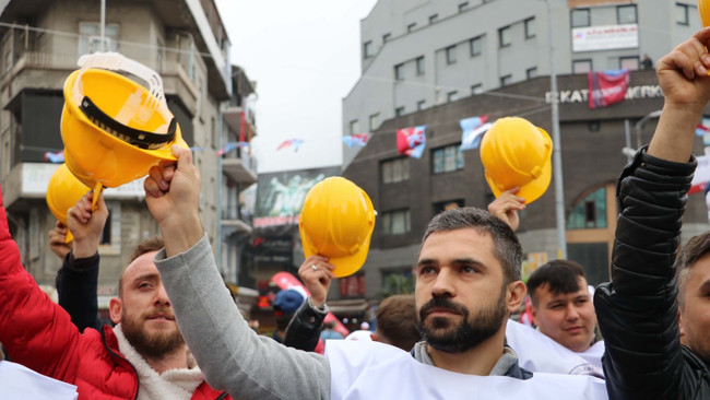 1 Mayıs kutlamalarında 'pankart' gerilimi: Bu kürsüde faşist bir kadın var! - Resim : 1