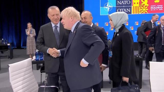 Cumhurbaşkanı Erdoğan'ın Boris Johnson ile şakalaştığı anlar NATO zirvesine damga vurdu - Resim : 2