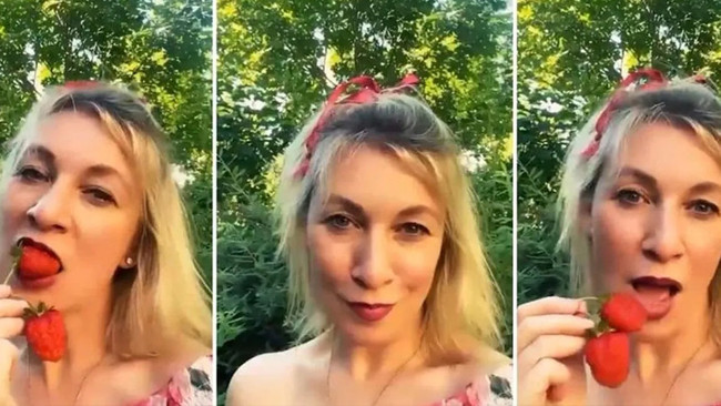 Rusya Dışişleri Bakanlığı Sözcüsü ağızları açık bıraktı! Çilek yiyişi ile sosyal medyayı salladı - Resim : 1