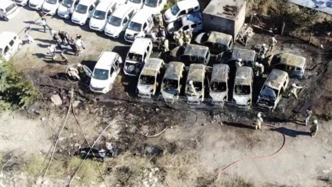 İstanbul’da korkutan yangın! Araçlar küle döndü - Resim : 1