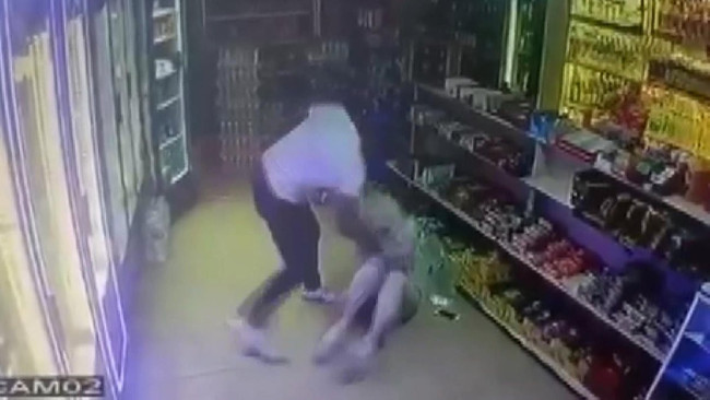 Sakarya'da dehşet! Tacizden kaçmak isterken büfeye sığındı, öldüresiye dövüldü - Resim : 1