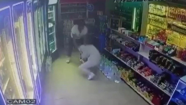 Sakarya'da dehşet! Tacizden kaçmak isterken büfeye sığındı, öldüresiye dövüldü - Resim : 3