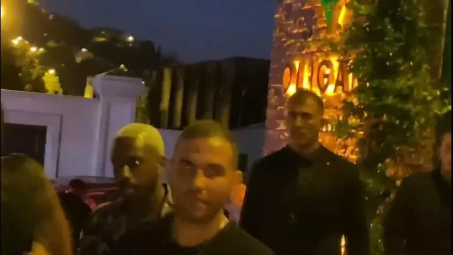 Yine skandal, yine Fernandes! Gazeteciye yumruk atıp koşarak kaçtı... - Resim : 1