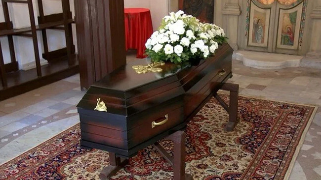 Ünlü psikiyatrist ölümünden 14 yıl sonra toprağa verildi - Resim : 1